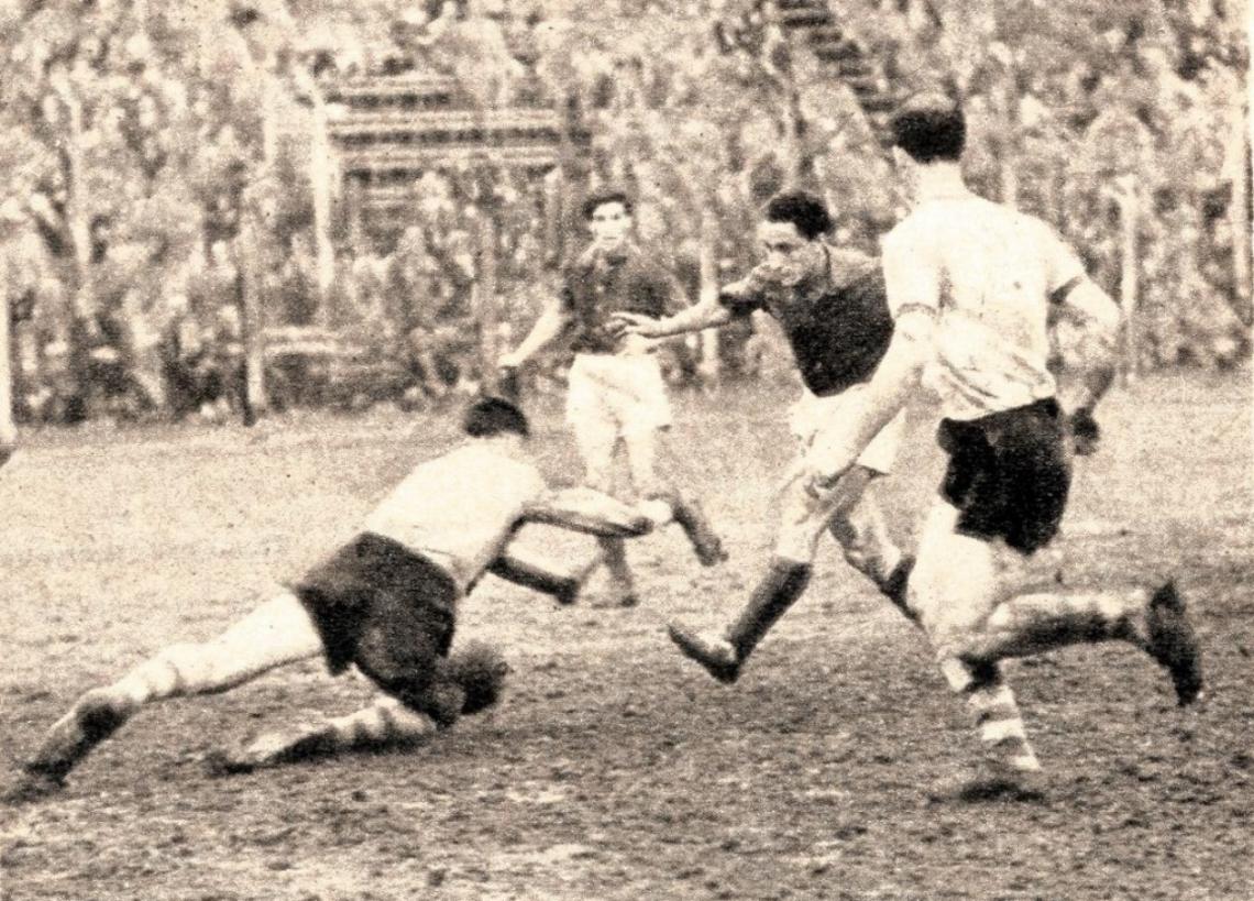 Imagen Y aquí va el quinto. Otra vez el scorer del campeonato, también de zurda, ante la que llega tarde Taibo.