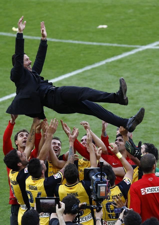 Imagen Cholo y su Atleti, aplaudidos por el hincha de Barcelona en 2014.