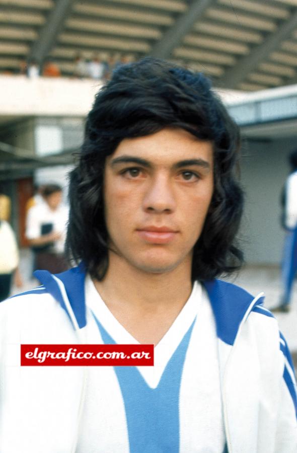 Imagen Cara de niño, con la camiseta de la Selección, en el Sudamericano Juvenil del 74. 