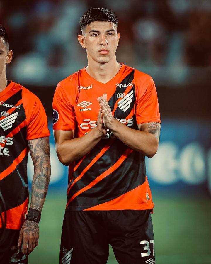 Imagen A Lucas Esquivel lo seduce la posibilidad de salir de Paranaense y llegar a River.