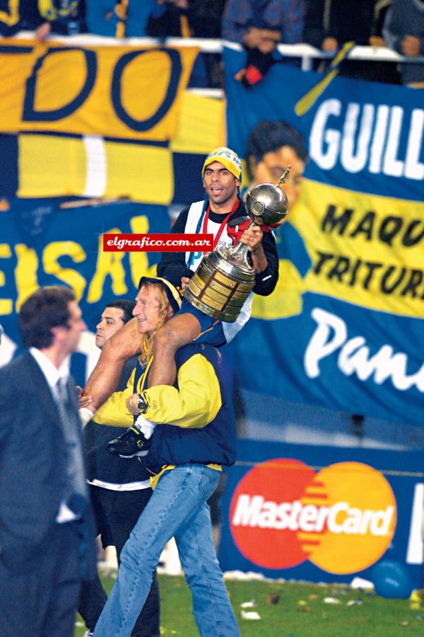 Imagen Copero. Chicho y la vuelta en la Bombonera, tras ganar la Copa Libertadores de 2001.