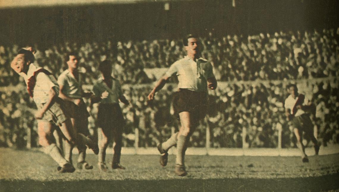 El puntero derecho de River Plata, Vernazza, jugando en el centro de la línea por lesión de Prado, anotó el segundo gol a los 27 minutos de la primera etapa. Este tanto habría de ser el qua acordara el triunfo a los millonarios. Fue un verdadero gatazo, tanto por la jugada como por el formidable tiro con que la remató.