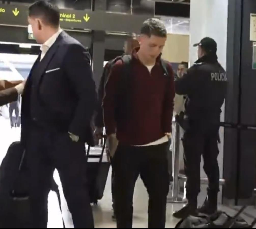 Imagen Prestianni en el aeropuerto de Lisboa, rumbo a Madrid.