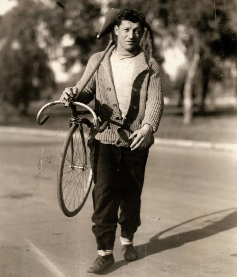 Imagen El mendocino Cosme Saavedra, uno de los mas grandes ciclistas de nuestra historia