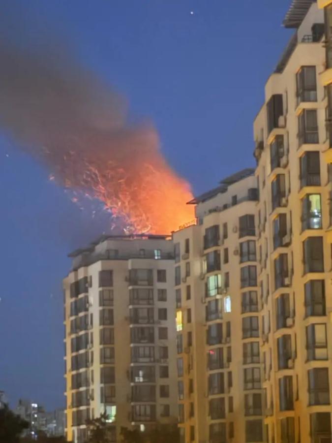 Imagen El edificio de Sudakov sufrió fuertes ataques aéreos y su departamento quedó destrozado.