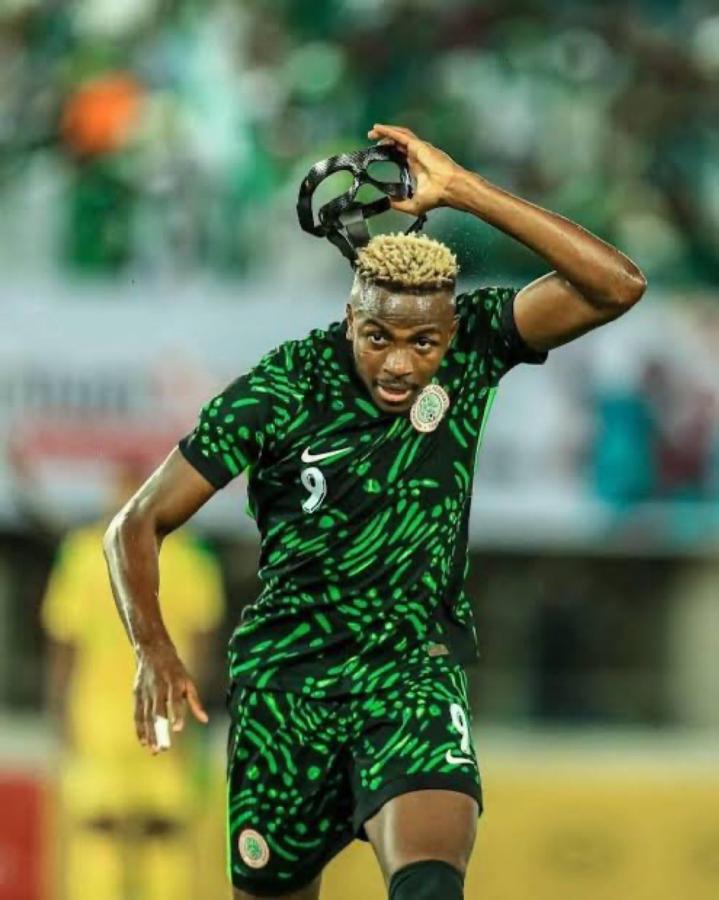 Imagen Osimhen, la figura de una Nigeria en crisis de pagos.