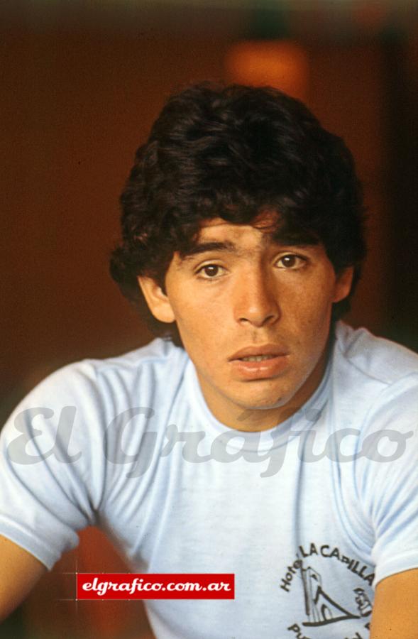 En Argentinos Juniors jugó entre 1976 y 1980. Disputó 166 partidos y convirtió 116 goles.