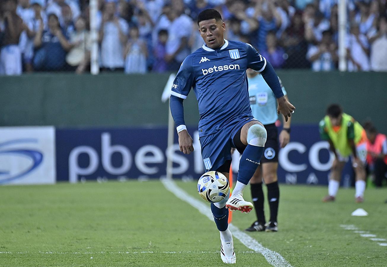 Imagen Marcos Rojo fue titular contra Banfield y repetiría ante su ex club. Fotobaires