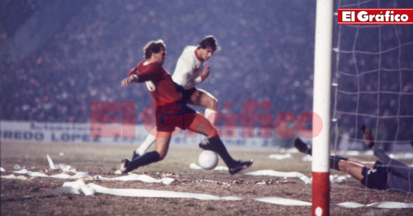 Imagen Trama convierte el gol que le dará a Estudiantes el Nacional 1983