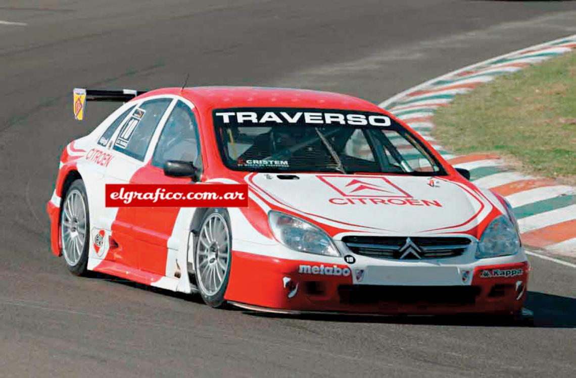 Corazón Millonario. Traverso a bordo de su Citroen C5 con los colores y el escudo de River en el Top Race.