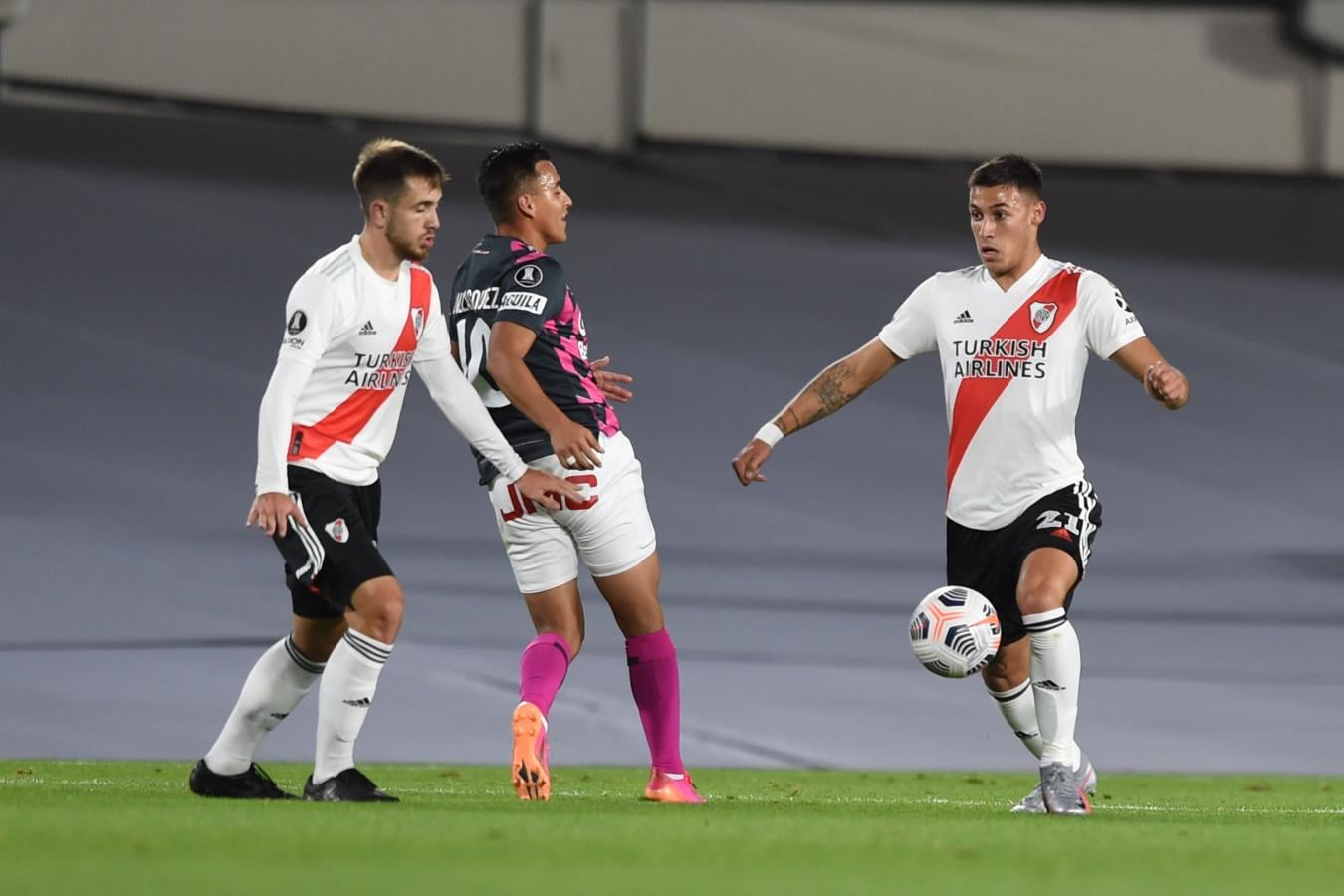 Imagen Peña Biafore y Lecanda tuvieron sus debuts absolutos esta noche con la camiseta del Millonario. Foto: @RiverPlate