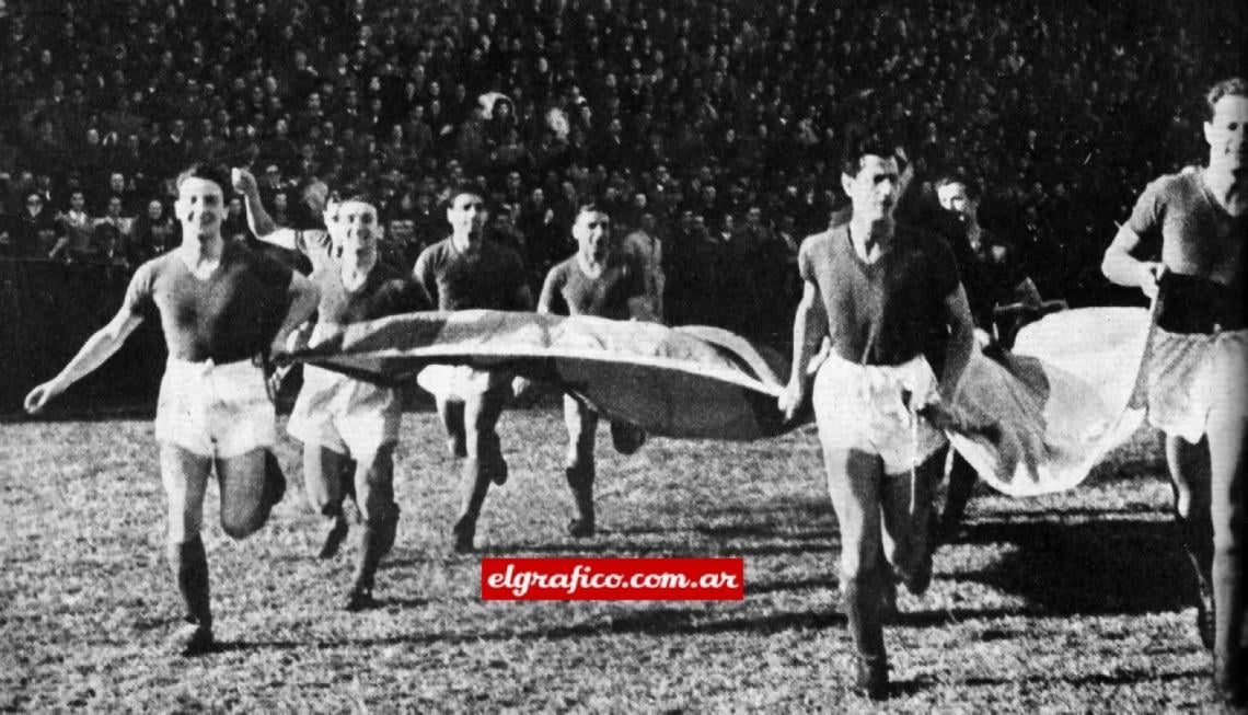Imagen San Lorenzo es saludado con entusiasmo en uno de los partidos en suelo español.
