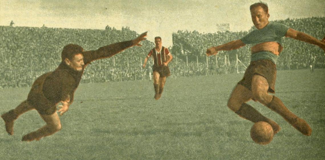 Imagen Corcuera tuvo en este momento la oportunidad de igualar el score, cuando Chacarita iba ganando por uno a cero. Tiró apremiado y la pelota fue a pegar en el cuerpo del arquero Díez, saliendo al comer. Boca ejerció dominio de campo, pero no lo aprovechó. 