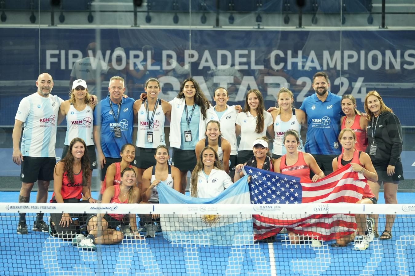 Imagen La Selección Argentina de pádel debutó con solidez en Qatar.