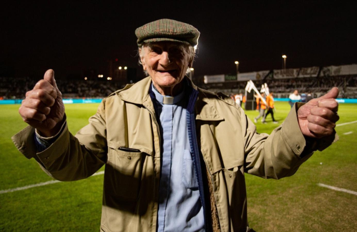 Imagen Jorge Mirco, el pastor nonagenario que rompió una racha contra Racing.