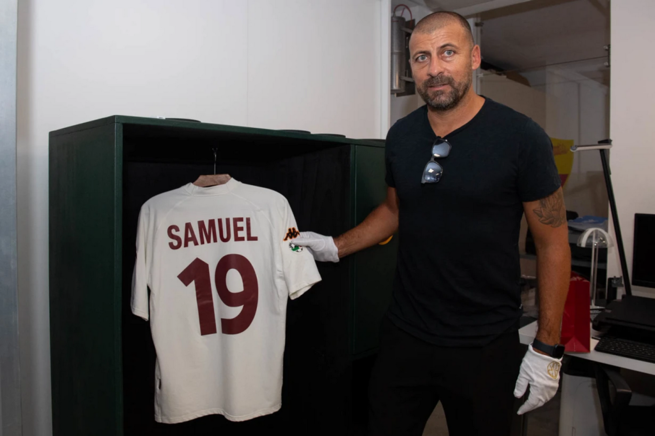 Imagen Samuel y la histórica camiseta 19.