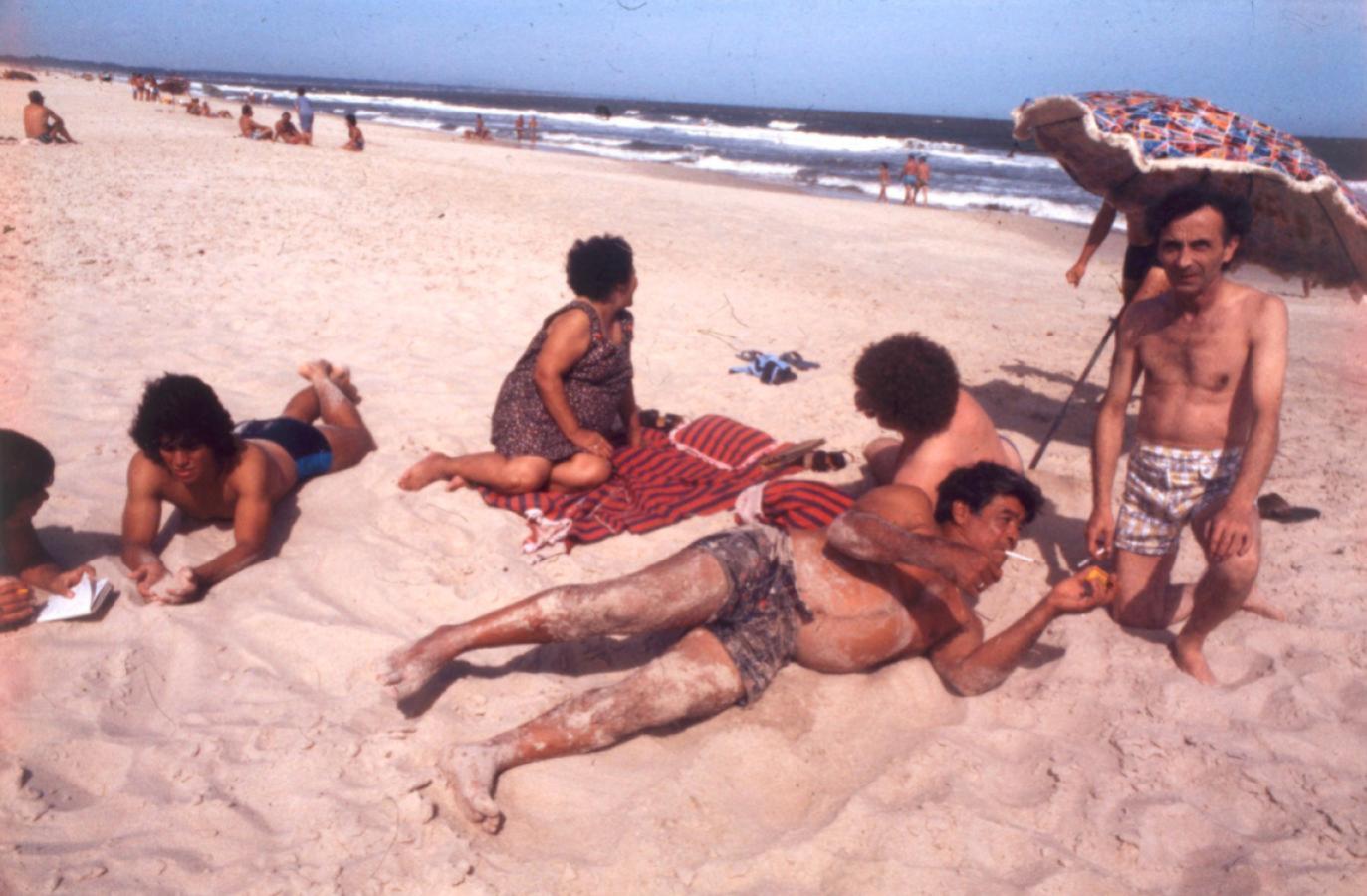 Imagen Diego y su familia en Atlántida, Uruguay, en enero de 1979.