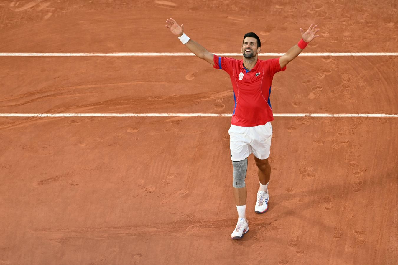 Imagen Djokovic festejó el pase a su primera final olímpica. Imagen de Portada: AFP