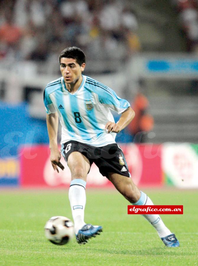 Román y la pelota, un romance que no sabe de infidelidades.