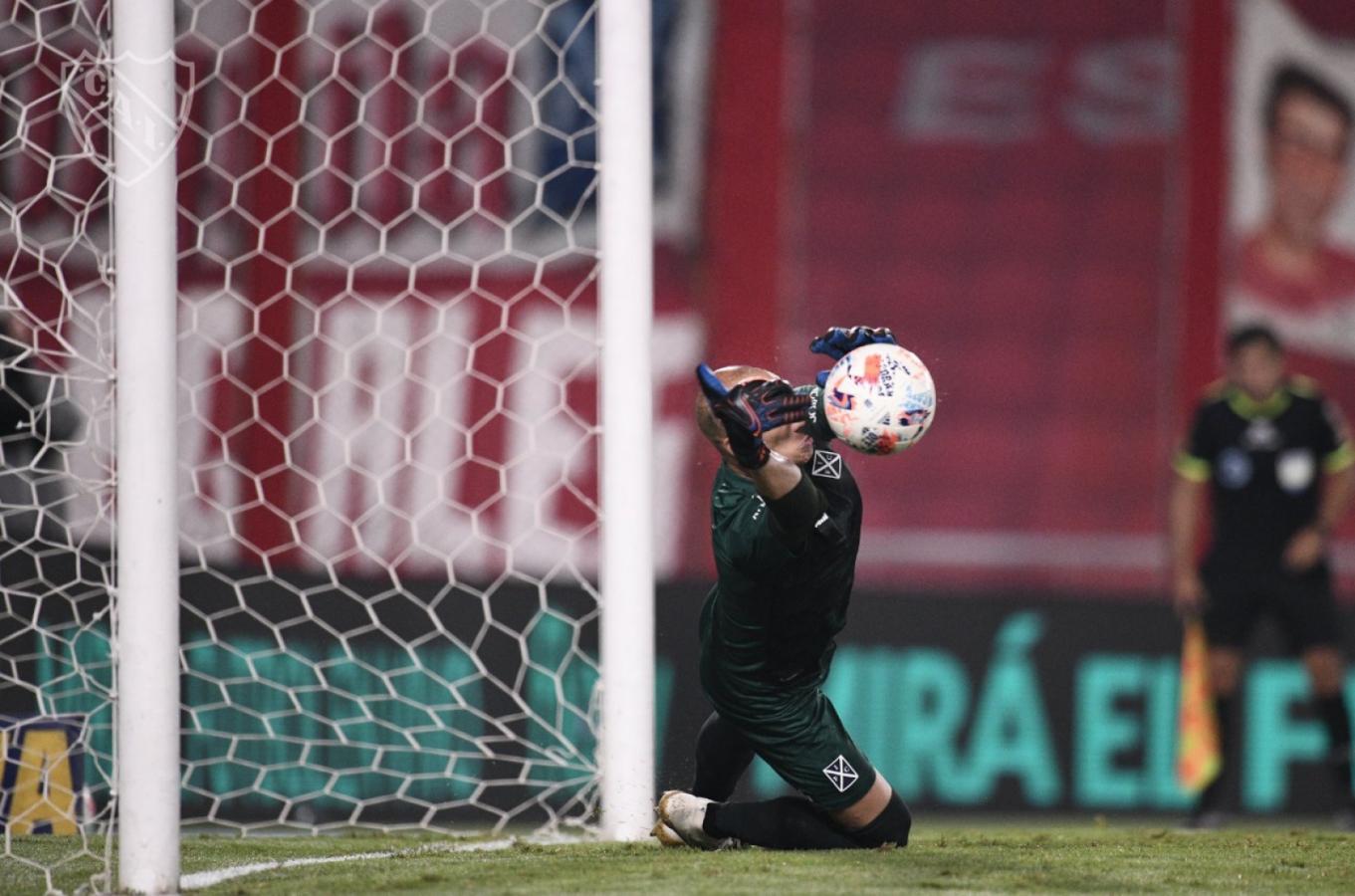 Imagen La atajada de la fecha. @Independiente