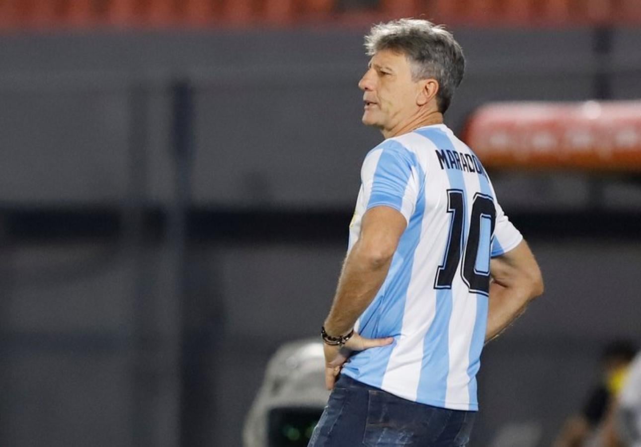 Imagen Renato Gaúcho homenajeó a Maradona horas después de su muerte.