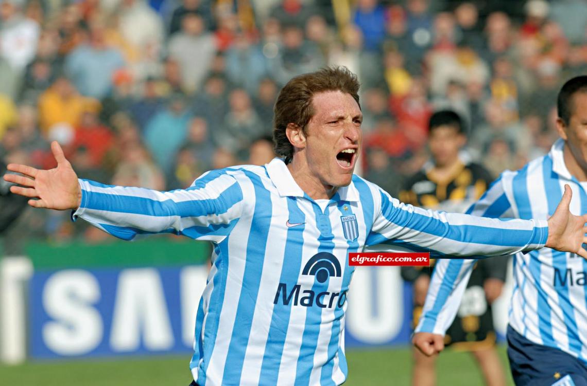 Imagen En Racing disputó dos temporadas. Jugando un total de 66 partidos y convirtiendo 29 goles.