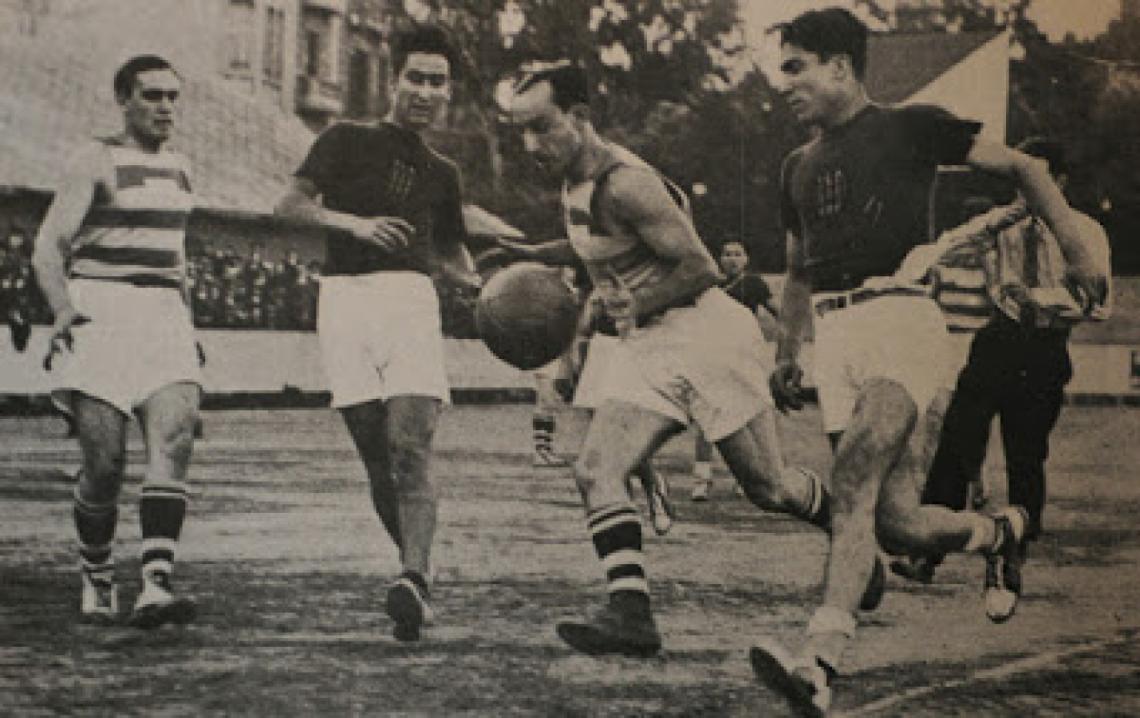 Imagen  En la imagen, Alberto Petrolini jugador de Hindú, controla la pelota en el triunfo 50-16 contra la selección catalana.