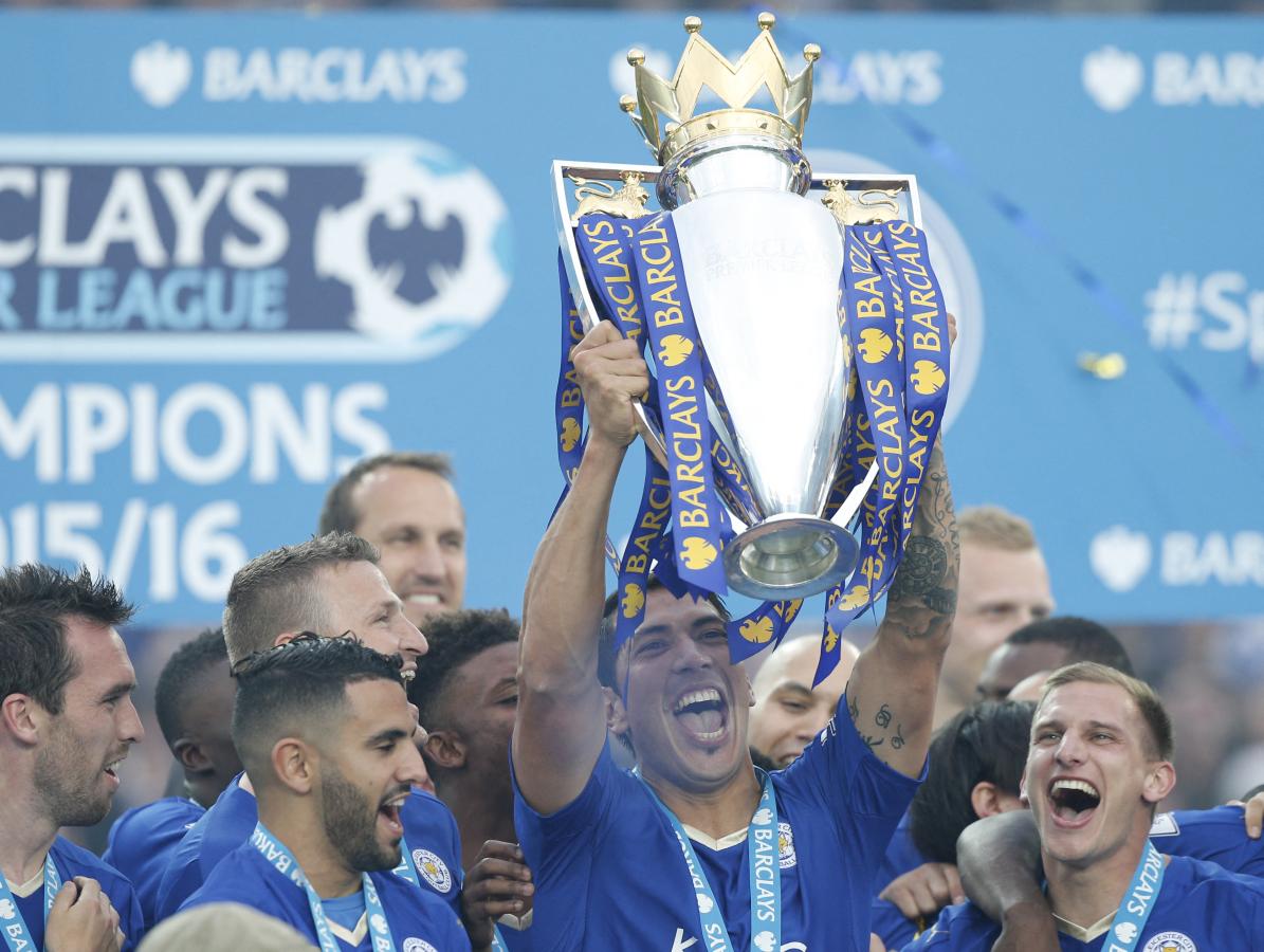 Imagen Momento histórico en la Premier League: Leicester campeón con Leonardo Ulloa en el plantel (ADRIAN DENNIS / AFP)