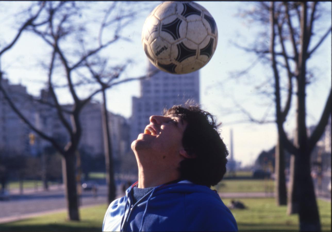 Imagen Gallego González en 1982, un canto al fútbol y a la vida