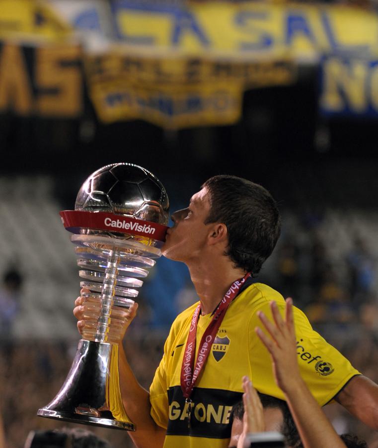 Imagen Battaglia celebra la conquista del Apertura 2008 (ALEJANDRO PAGNI / AFP)