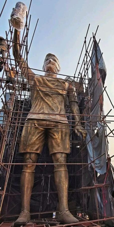 Imagen La estatua de Messi en Calcuta,en pleno desarrollo.