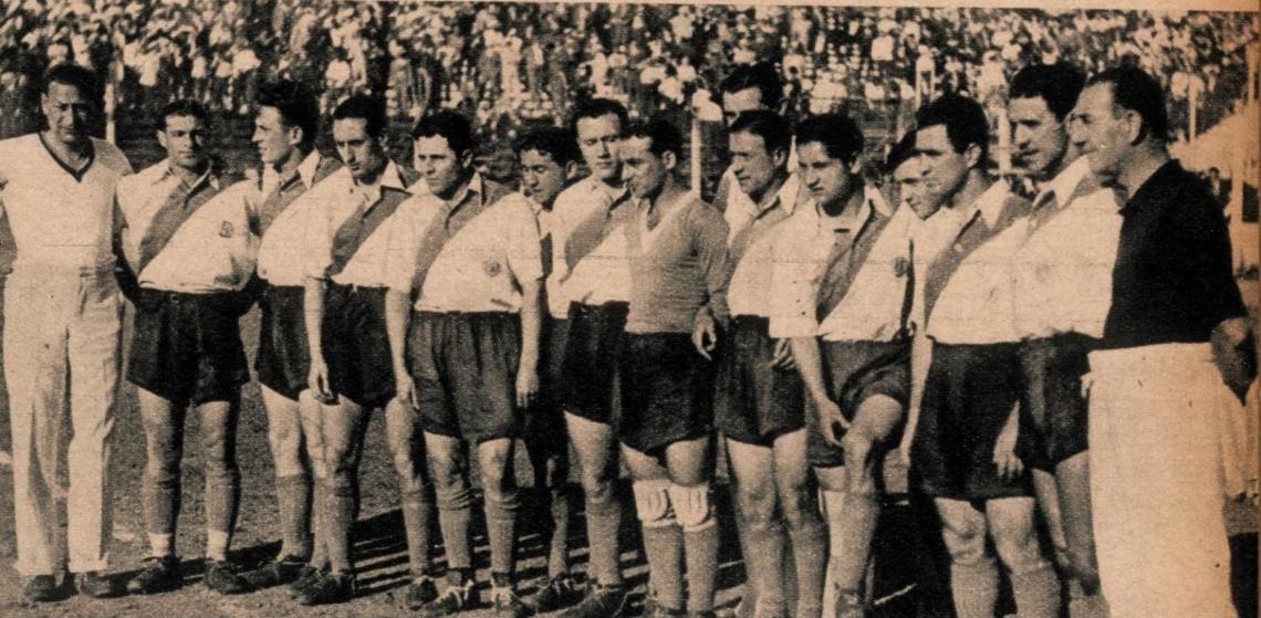 Imagen El team de River Plate. Formó con Sebastián Santos Sirni; Luis Vasini, Federico Camilo Fatechi; Esteban Malazzo, Bruno Victorio Rodolfi, Aarón Wergifker; Carlos Desiderio Peucelle, Eladio Enrique Vaschetto, Bernabé Ferreyra, José Manuel Moreno, Adolfo Alfredo Pedernera.