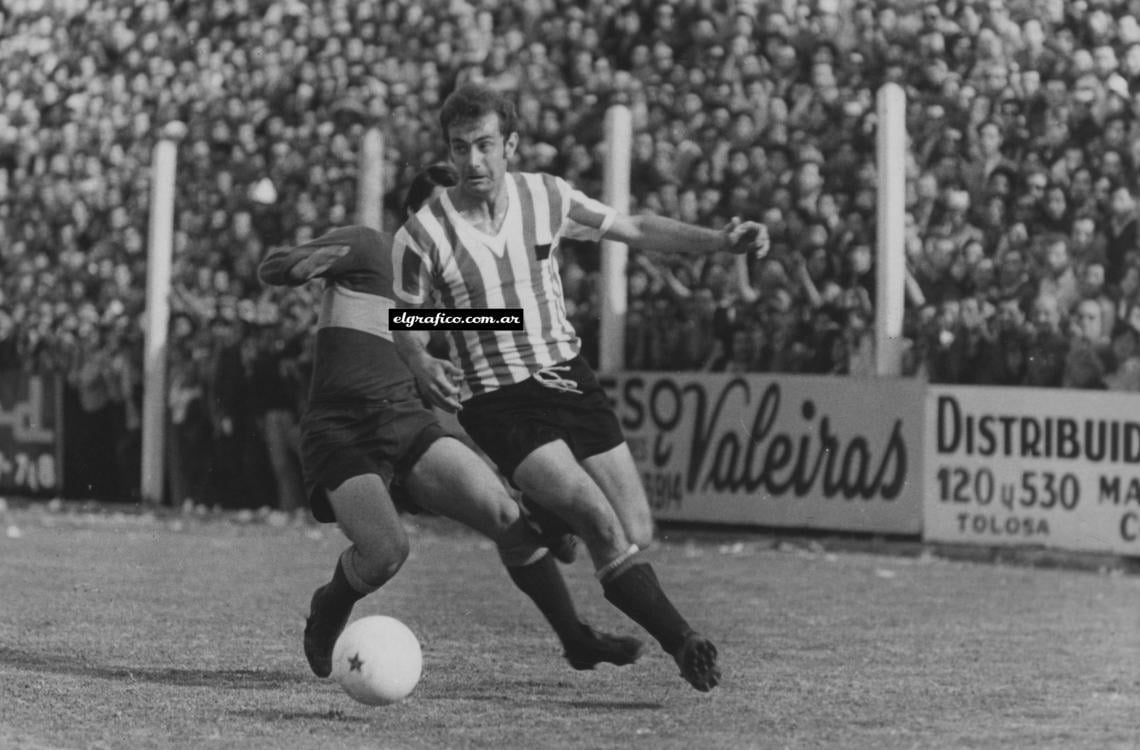 Imagen En Estudiantes ganó seis títulos. Entre ellos las 3 Copas Libertadores de 1968, 1969 y 1970.