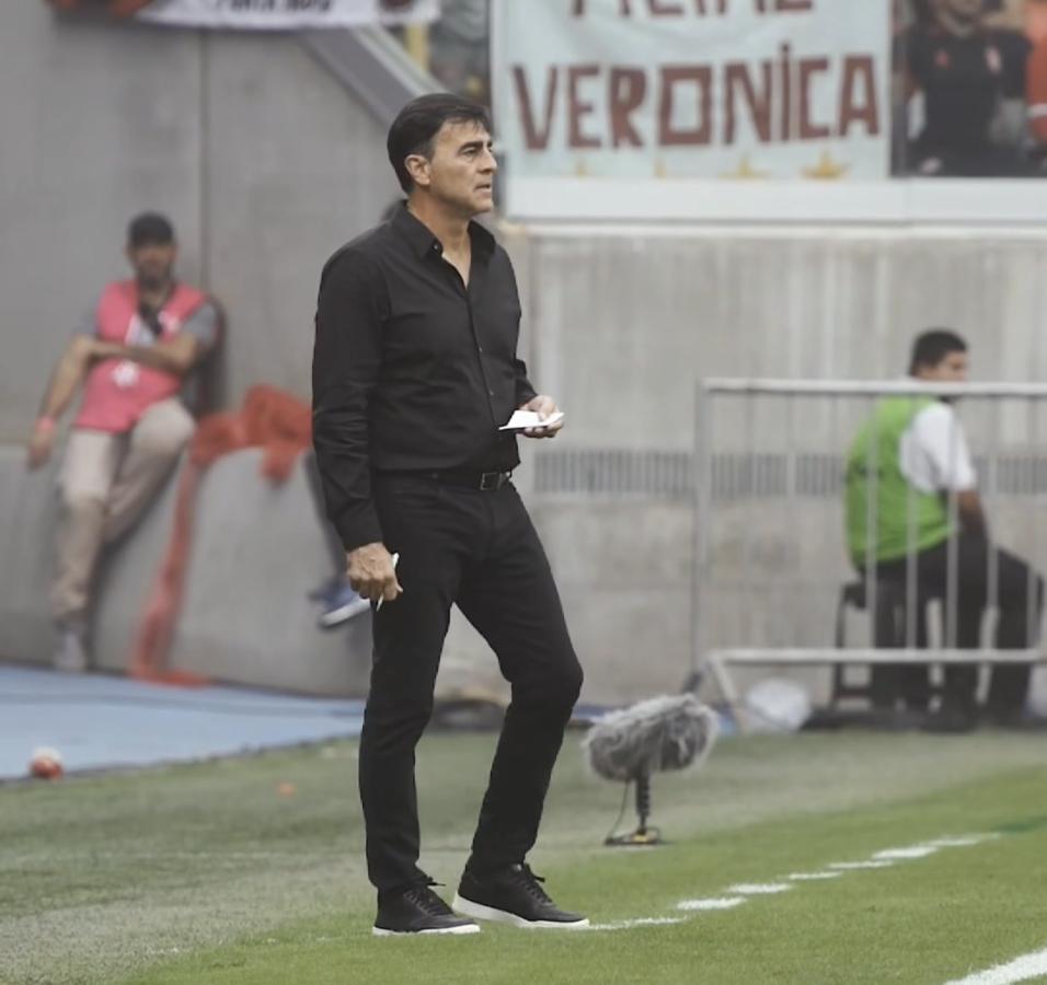Imagen Gustavo Quinteros, hacedor de un verdadero milagro con un Vélez que se atreve a soñar de cara al futuro.