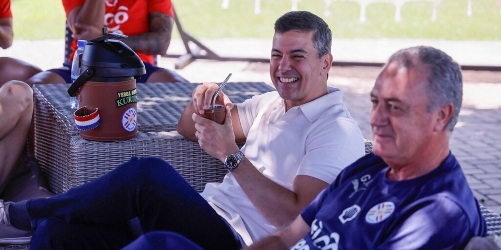 Imagen Santiago Peña, presidente de Paraguay, un admirador de Gustavo Alfaro.
