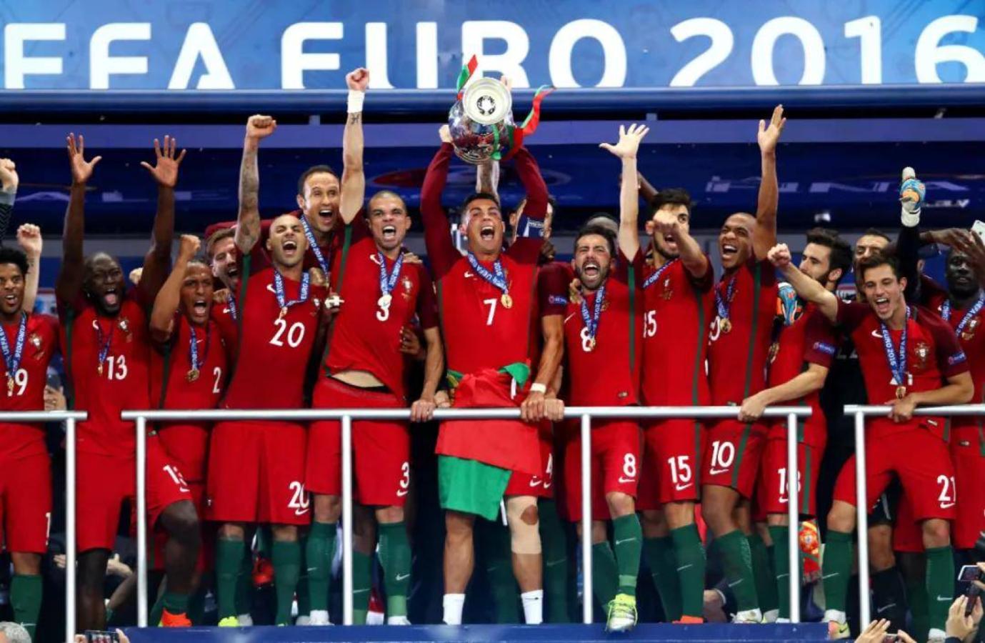 Imagen La imagen de CR7 como rey de Europa todavía perduraba en el tiempo.