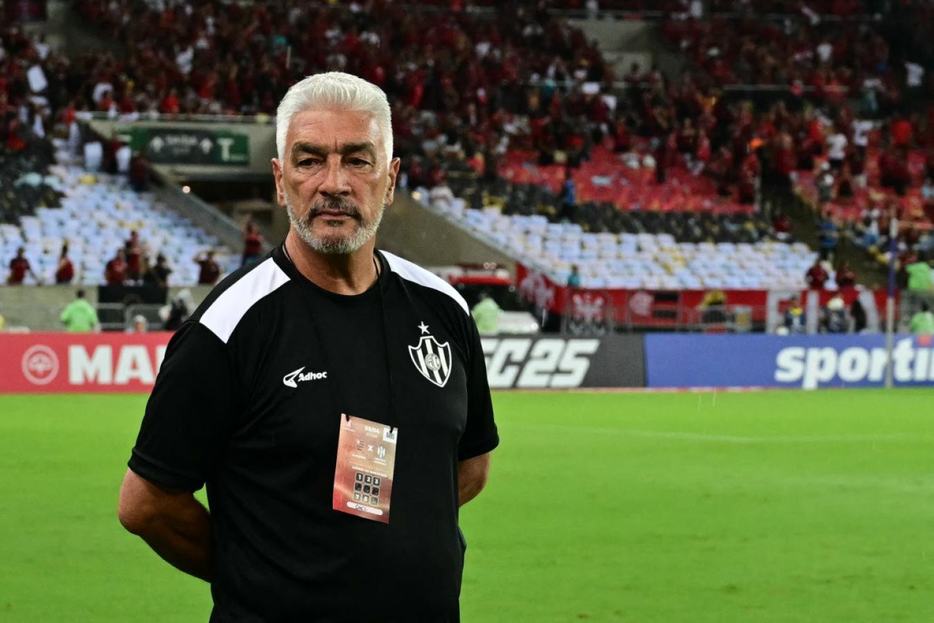 Imagen Omar De Felippe, candidato a entrenador de Atlético Tucumán.
