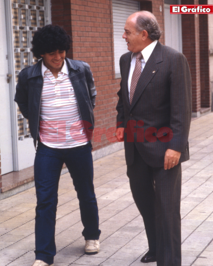 Imagen Una de las imágenes del histórico encuentro entre Diego y Di Stéfano