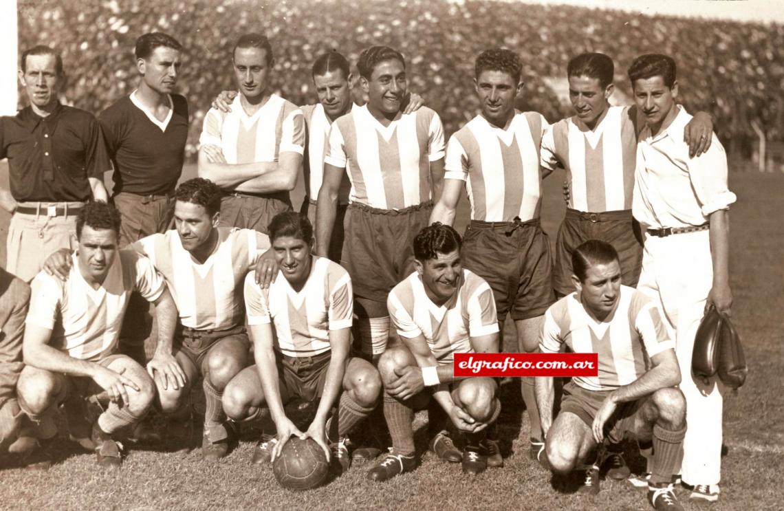 Imagen El team argentino, vencedor por 5 a 1. Arriba, de izquierda a derecha: Herrera (cap.), Rodolfi, Sastre, Montáñez. Gilli y Martínez. Agachados: Peucelle, Moreno, Fidel, Masantonio y García.