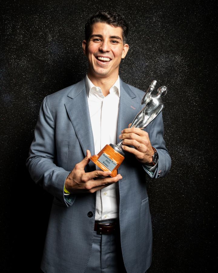 Imagen Simonet y su premio Olimpia