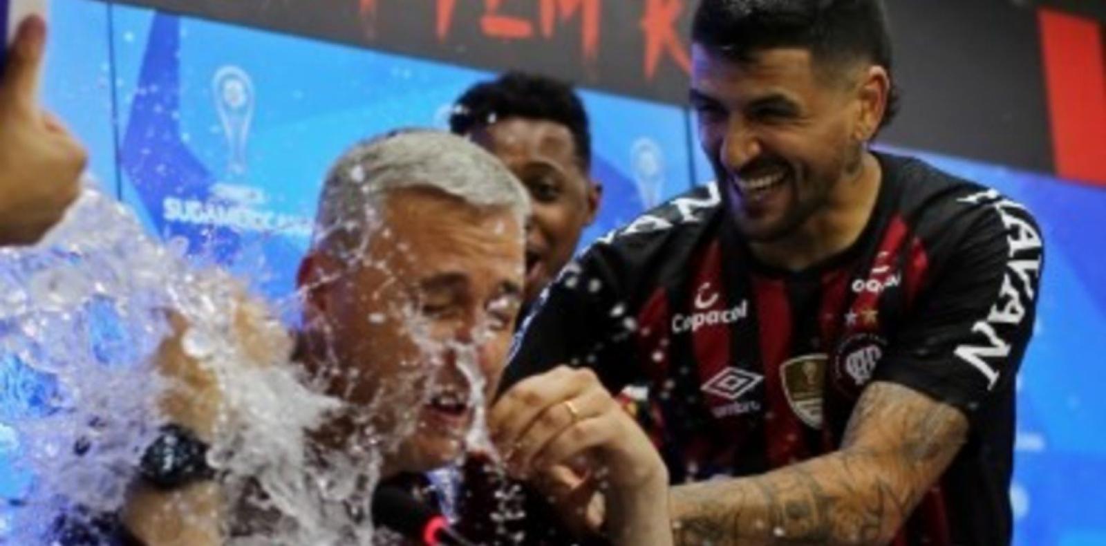 Imagen Lucho González, Paranaense
