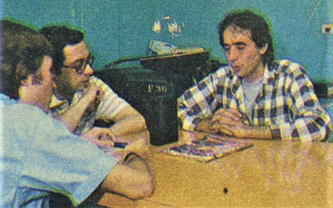 Imagen Carlos Irusta, Gustavo Béliz y Serrat.