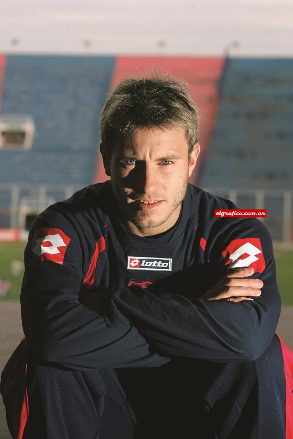 En San Lorenzo jugó en el 2007, disputó 32 partidos y convirtió 10 goles.
