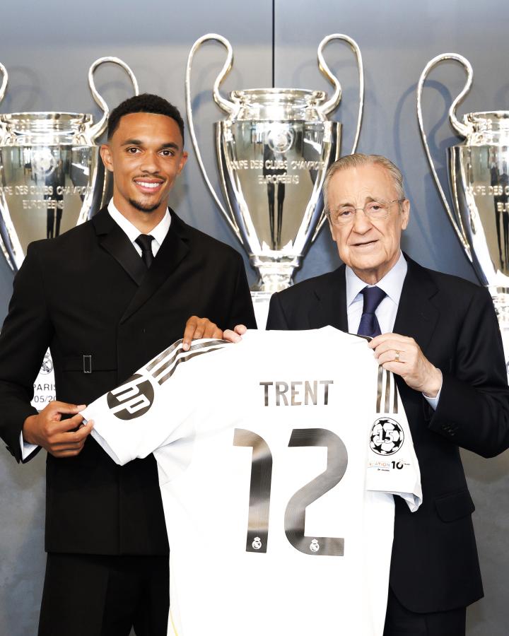 Imagen Alexander-Arnold, Florentino Pérez y la camiseta que lucirá Trent con el 12.