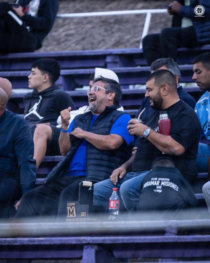 Imagen Caruso estuvo presente en el Franzini viendo el empate 2-2 de Miramar Misiones ante Cerro.
