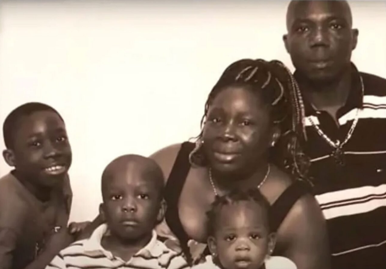Imagen Los padres de Davies, que nació en un campo de refugiados en Ghana, huyeron de Liberia y se establecieron en Edmonton, Canadá.
