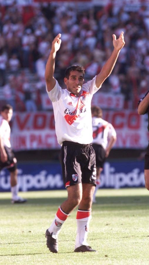 Imagen Más de 100 partidos y 5 títulos en River avalan a Pipino Cuevas para opinar sobre el presente del Millonario.