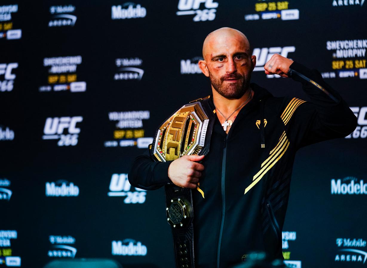 Volkanovski retuvo por segunda vez el cinturón de peso pluma (AFP)