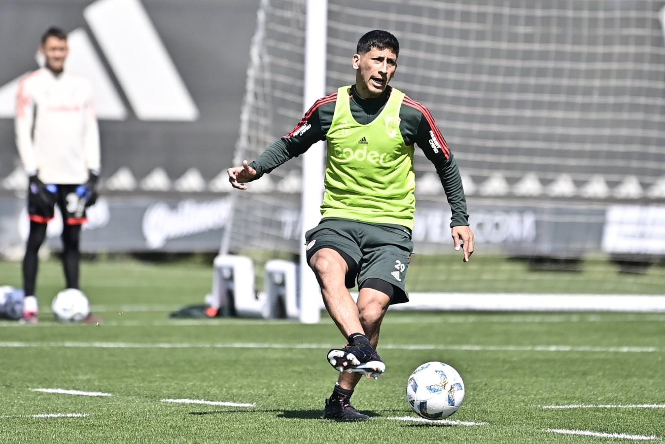 Imagen Aliendro deberá esperar un tiempo más para volver a la titularidad.