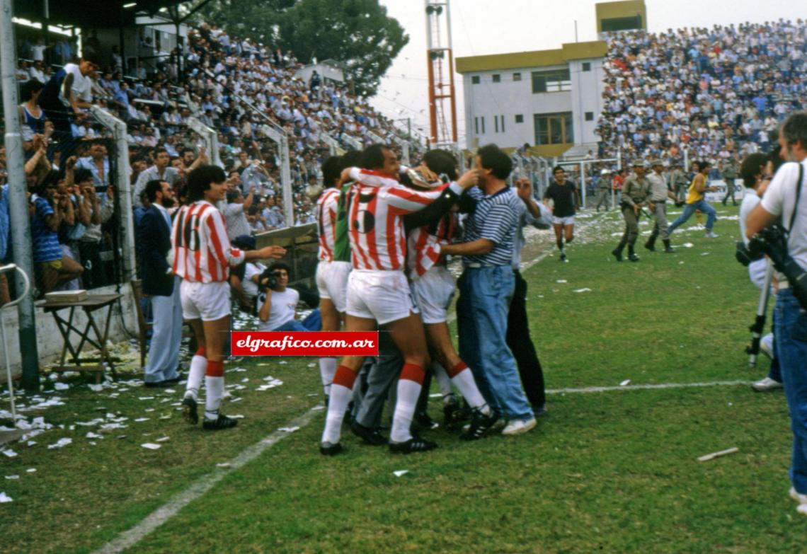 Imagen Un abrazo que emocionó a la mitad de Tucumán.